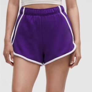 Lululemon Scuba Mid-Rise Oversized Short 3" *Trim
College Purple / Light Ivory
